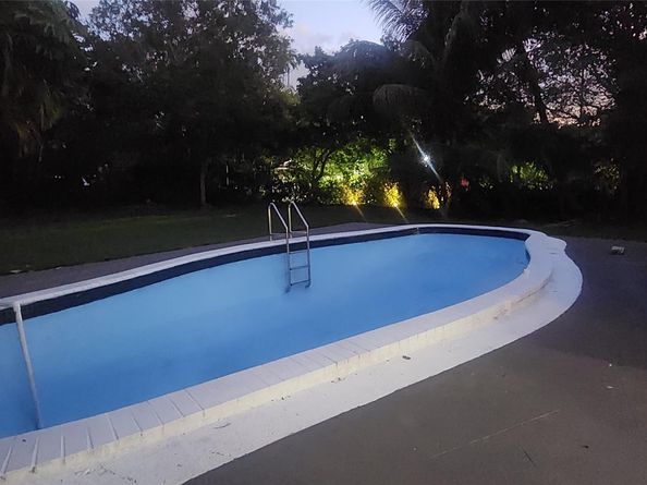 14715 N Spur Dr, Miami FL 33161