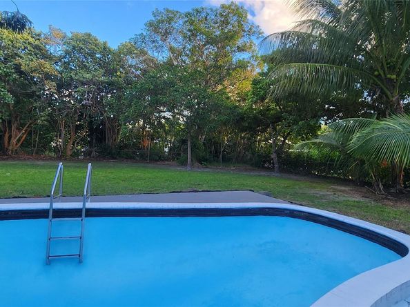 14715 N Spur Dr, Miami FL 33161