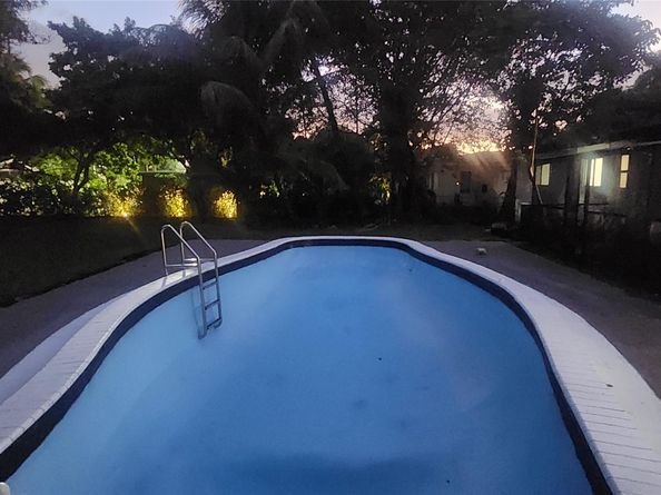 14715 N Spur Dr, Miami FL 33161