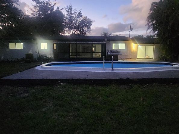 14715 N Spur Dr, Miami FL 33161