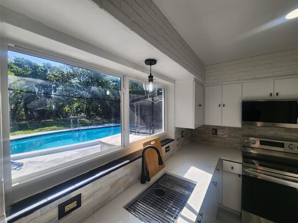 14715 N Spur Dr, Miami FL 33161