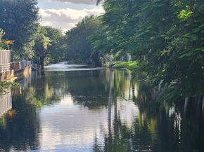 14715 N Spur Dr, Miami FL 33161