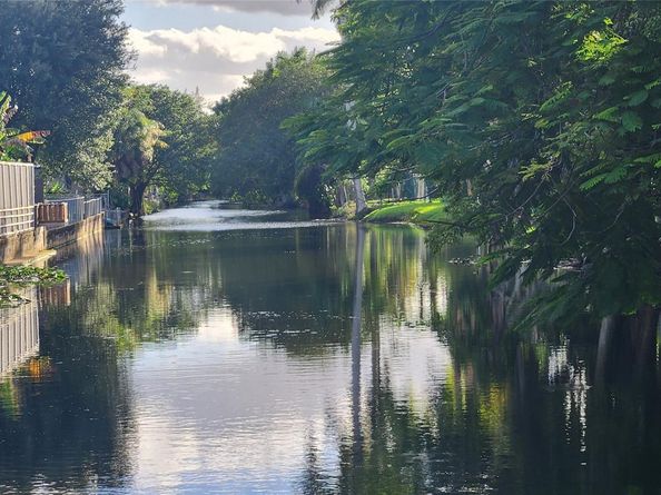 14715 N Spur Dr, Miami FL 33161