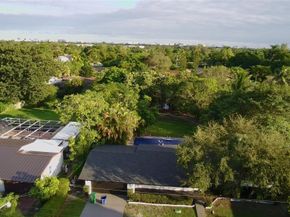 14715 N Spur Dr, Miami FL 33161