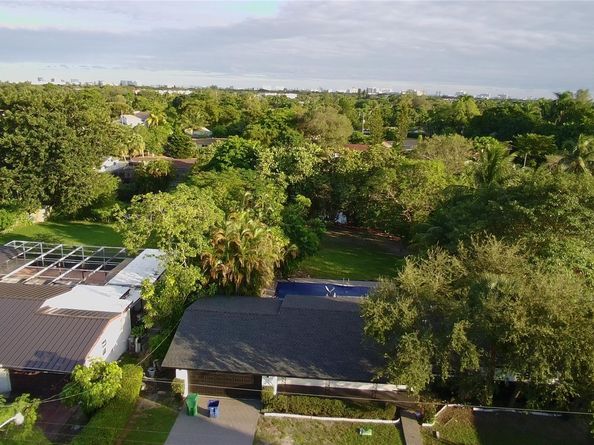 14715 N Spur Dr, Miami FL 33161