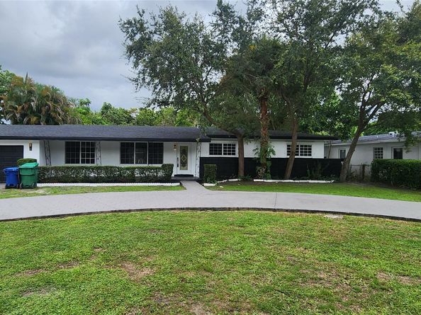 14715 N Spur Dr, Miami FL 33161