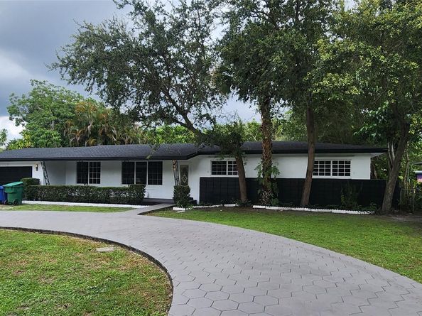 14715 N Spur Dr, Miami FL 33161