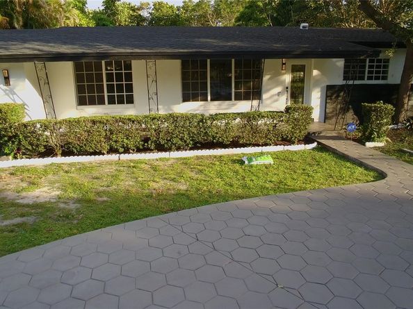 14715 N Spur Dr, Miami FL 33161