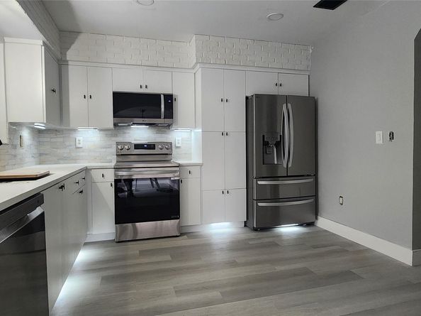 14715 N Spur Dr, Miami FL 33161