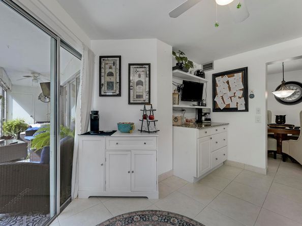 3755 Via Poinciana 405, Greenacres FL 33467