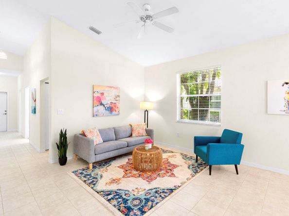 2561 E Aragon Blvd 1, Sunrise FL 33313