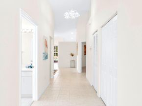 2561 E Aragon Blvd 1, Sunrise FL 33313