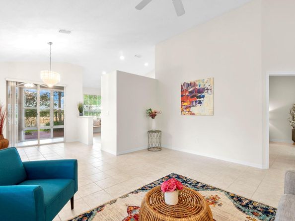 2561 E Aragon Blvd 1, Sunrise FL 33313