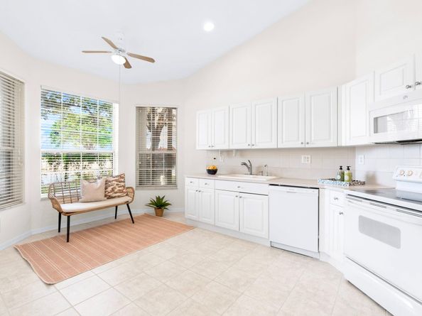 2561 E Aragon Blvd 1, Sunrise FL 33313