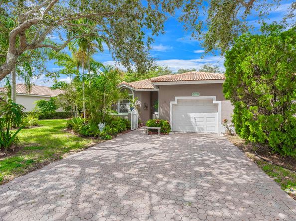 2561 E Aragon Blvd 1, Sunrise FL 33313