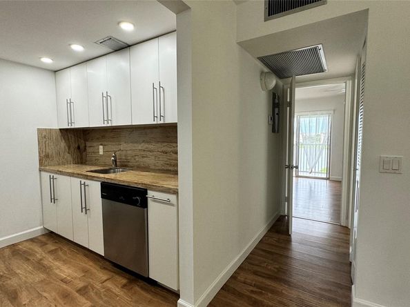 300 SW 134TH Wy 304E, Pembroke Pines FL 33027