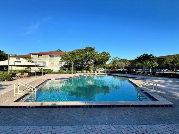 300 SW 134TH Wy 304E, Pembroke Pines FL 33027