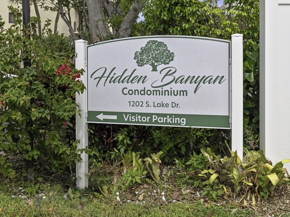 1202 S Lake Drive 105, Lantana FL 33462