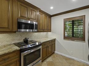 1202 S Lake Drive 105, Lantana FL 33462