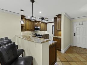 1202 S Lake Drive 105, Lantana FL 33462