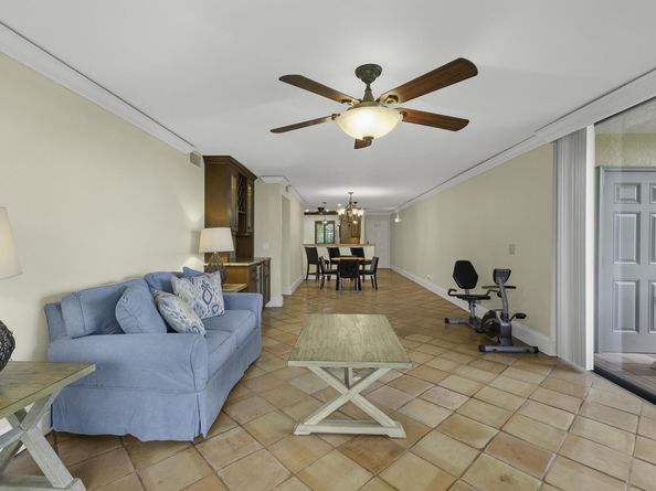 1202 S Lake Drive 105, Lantana FL 33462