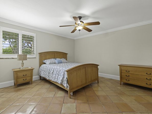 1202 S Lake Drive 105, Lantana FL 33462