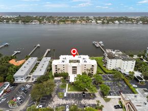 1202 S Lake Drive 105, Lantana FL 33462