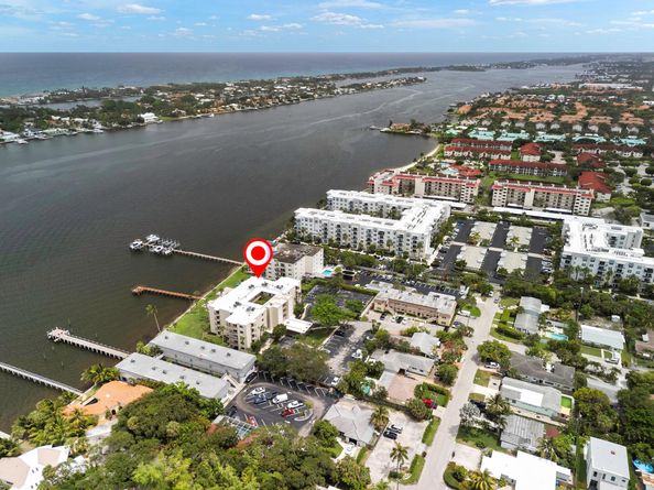 1202 S Lake Drive 105, Lantana FL 33462