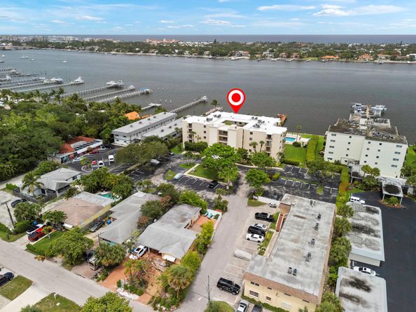 1202 S Lake Drive 105, Lantana FL 33462