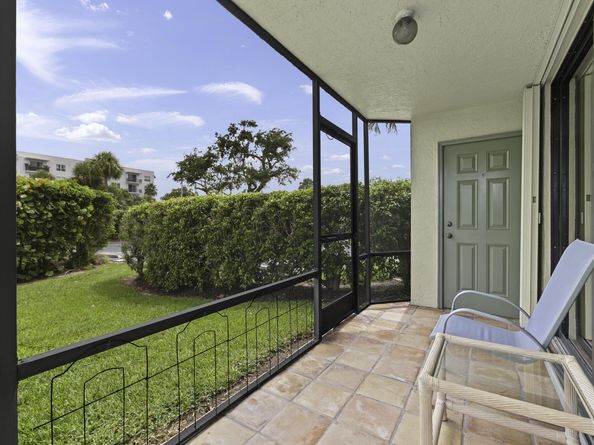 1202 S Lake Drive 105, Lantana FL 33462