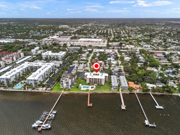 1202 S Lake Drive 105, Lantana FL 33462