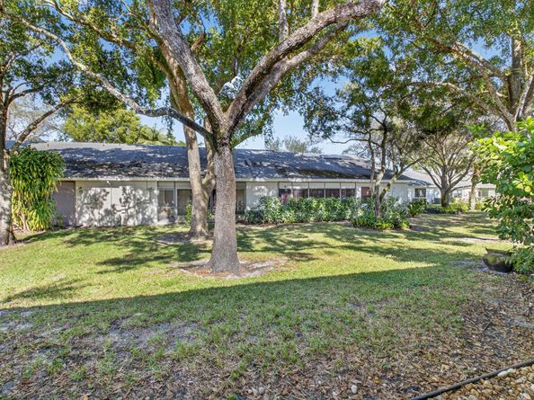 10911 Lake Front Place, Boca Raton FL 33498