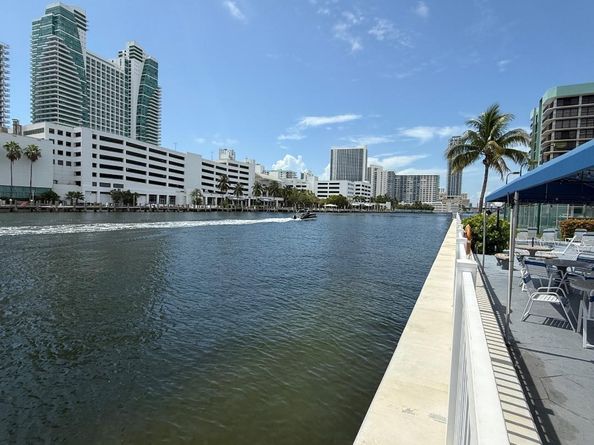 600 Parkview Dr 826, Hallandale Beach FL 33009