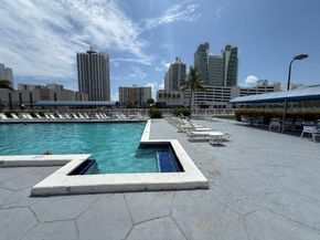 600 Parkview Dr 826, Hallandale Beach FL 33009