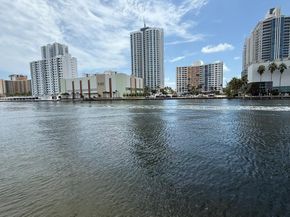 600 Parkview Dr 826, Hallandale Beach FL 33009