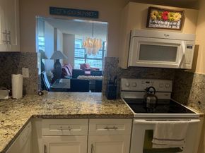 600 Parkview Dr 826, Hallandale Beach FL 33009