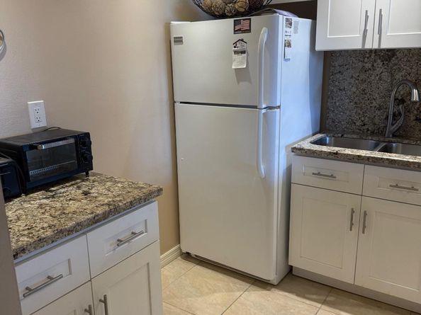 600 Parkview Dr 826, Hallandale Beach FL 33009