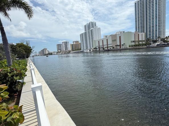 600 Parkview Dr 826, Hallandale Beach FL 33009