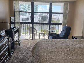 600 Parkview Dr 826, Hallandale Beach FL 33009