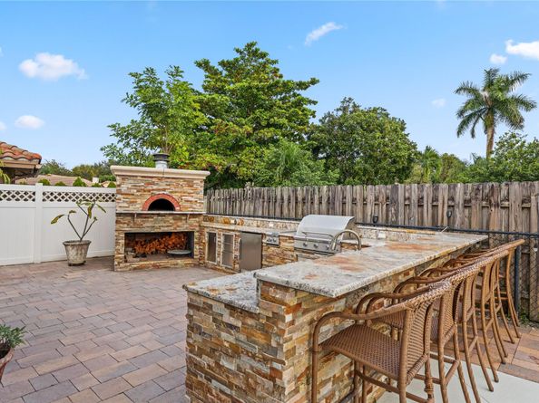 1459 NW 113th Ter, Coral Springs FL 33071