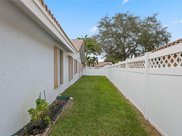 1459 NW 113th Ter, Coral Springs FL 33071