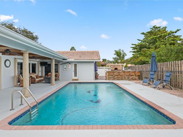 1459 NW 113th Ter, Coral Springs FL 33071