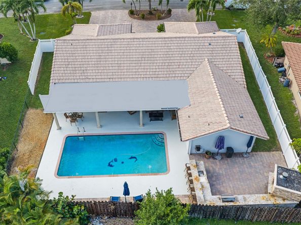 1459 NW 113th Ter, Coral Springs FL 33071