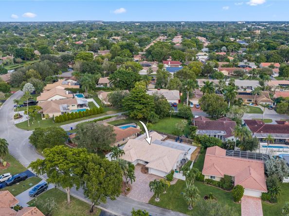 1459 NW 113th Ter, Coral Springs FL 33071