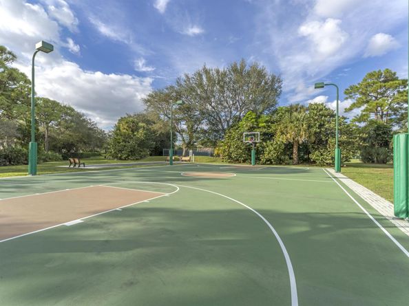 2705 Pointe Circle, Greenacres FL 33413