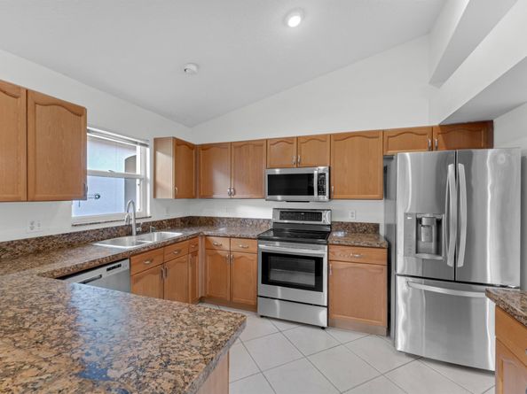 2705 Pointe Circle, Greenacres FL 33413