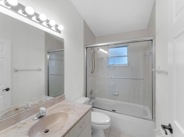 2705 Pointe Circle, Greenacres FL 33413