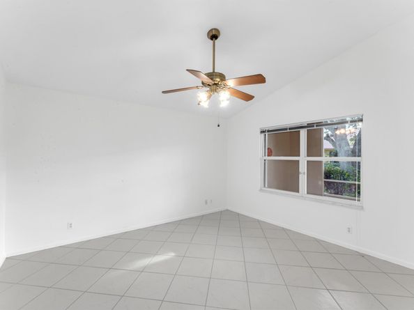 2705 Pointe Circle, Greenacres FL 33413