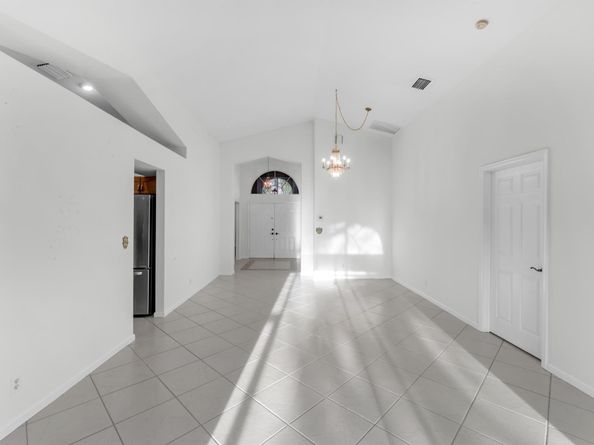 2705 Pointe Circle, Greenacres FL 33413