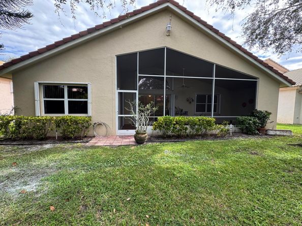2705 Pointe Circle, Greenacres FL 33413